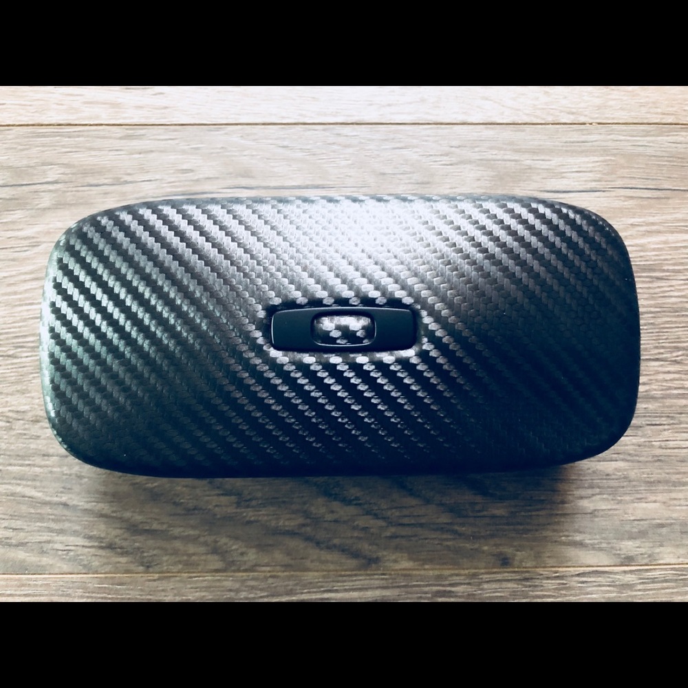 ✨Authentic Oakley Square 0 Black Carbon Fiber Case